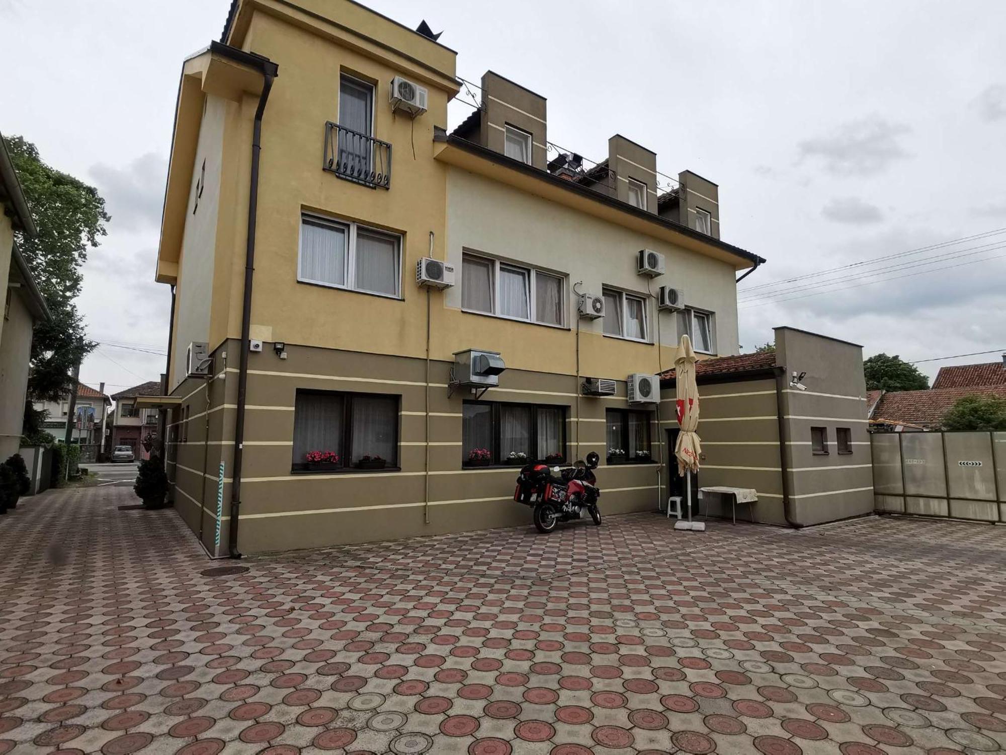Hotel Vila Sunce 스타라 파조바 외부 사진