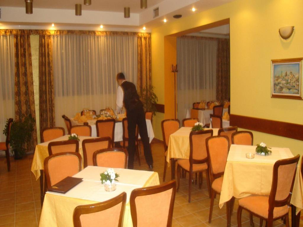 Hotel Vila Sunce 스타라 파조바 외부 사진